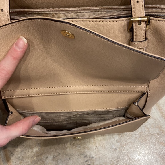 Large Michael Kors bag Authentic - Picture 3 of 6